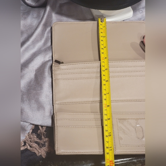 Universal Thread Trifold Wallet - Picture 8 of 10